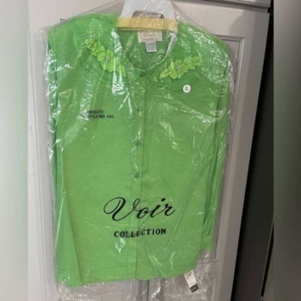 Voir Collection NWT Button Down Shirt woman’s size L